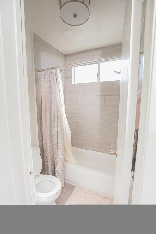 Building Photo - Premier Apartments - 12325
