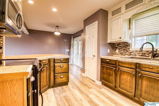 Building Photo - 328 Land Cir
