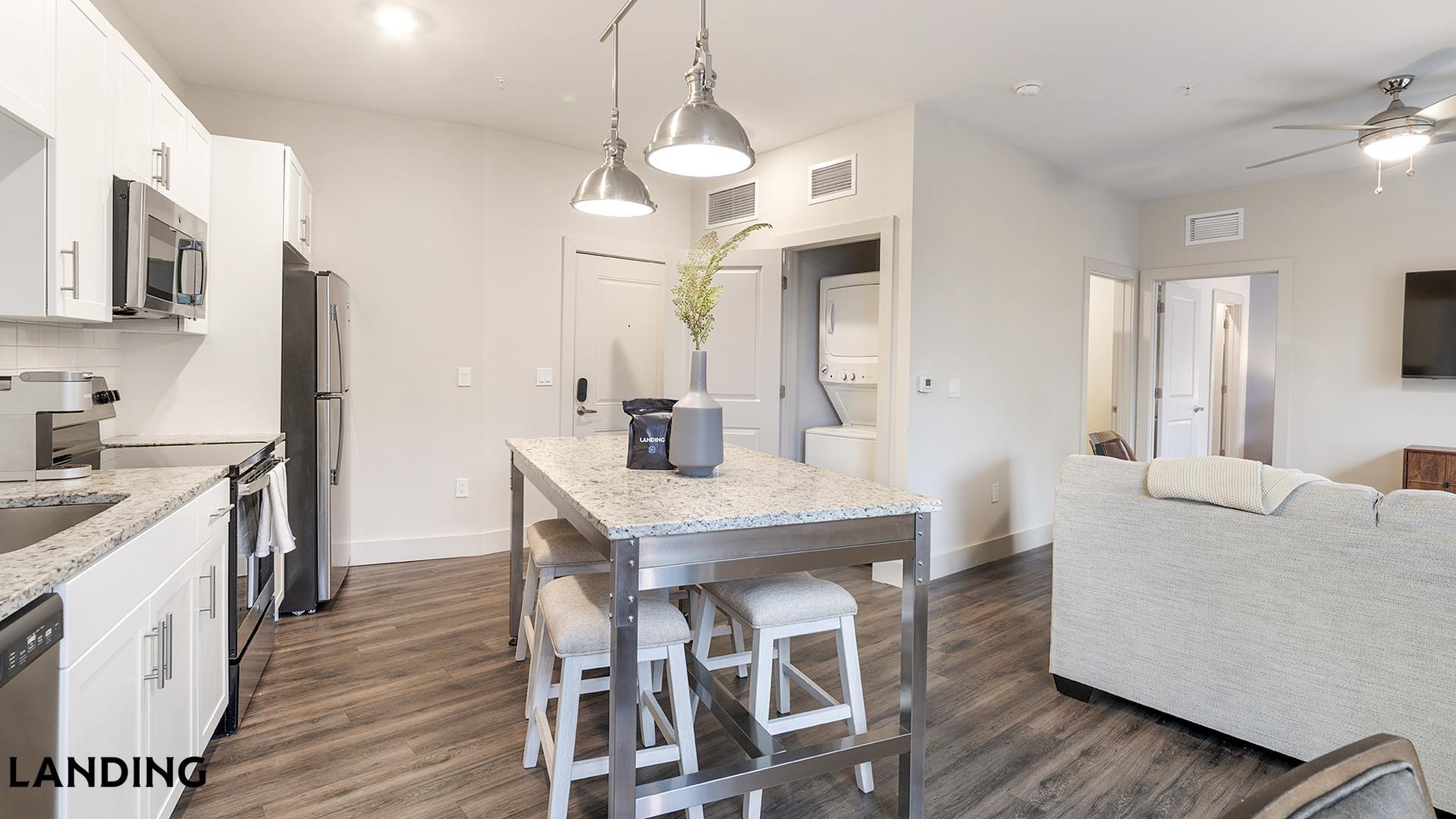 Building Photo - 5885 Lakehurst Dr