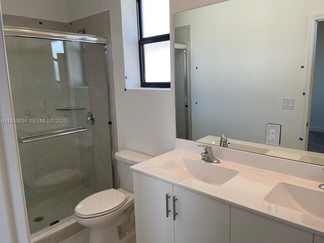 Building Photo - 945 NE 211th St