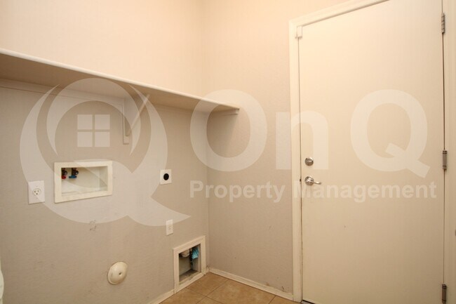 Building Photo - 6830 S Sunnyvale Ave