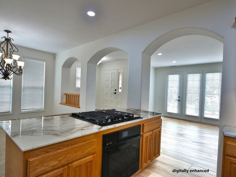 Building Photo - 504 Dahlia Pl