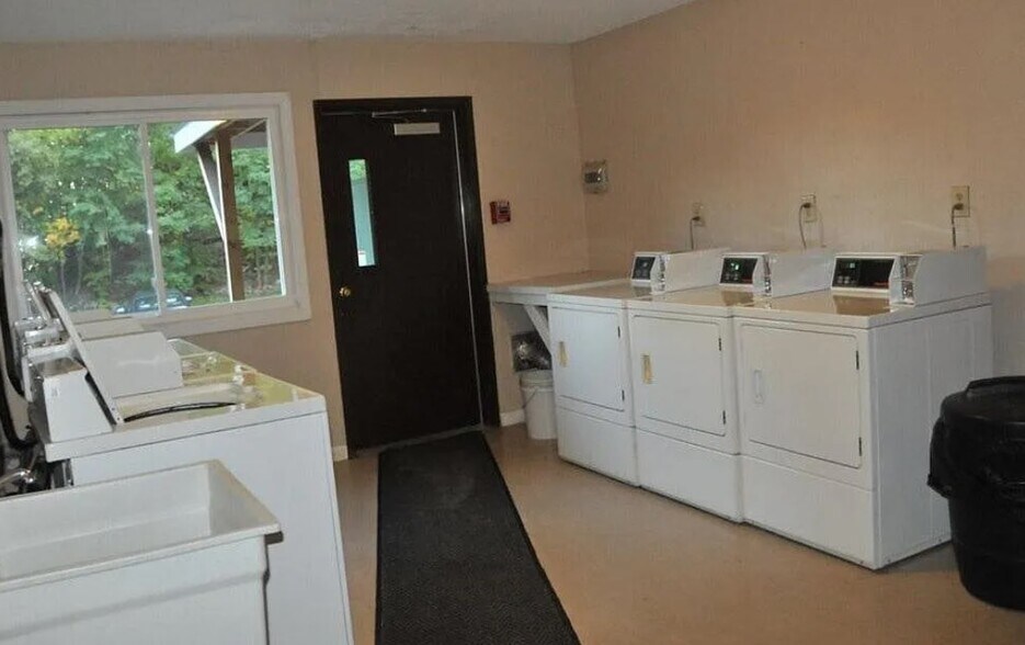 Laundry Room - 23 Country Club Dr