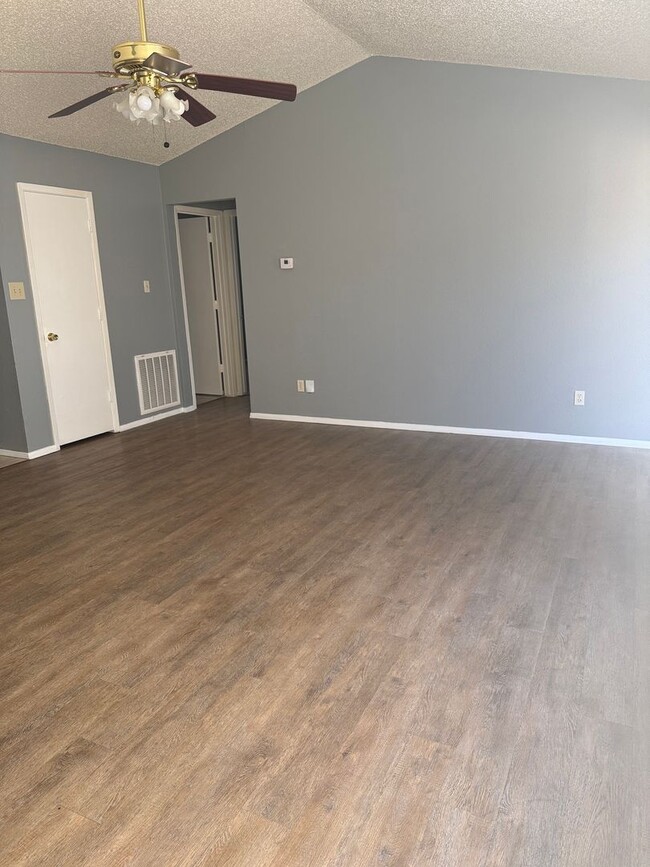 Building Photo - 5504 Blue Spruce Dr