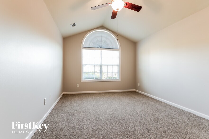 Building Photo - 6732 Carriage Walk Ln