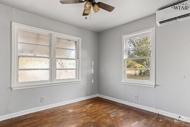 Building Photo - 1613 Hawes Ave