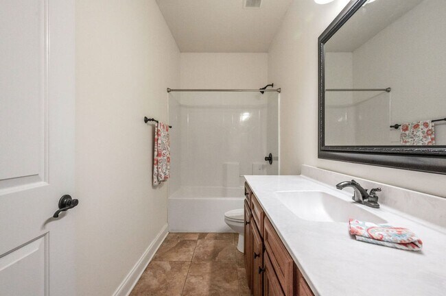 Building Photo - 4-BR Niceville Rental with Gourmet Kitchen & 2-Car Garage!