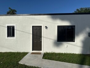 Building Photo - Palm Beach Blvd