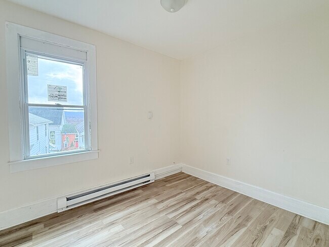 Building Photo - 210 Center Ave