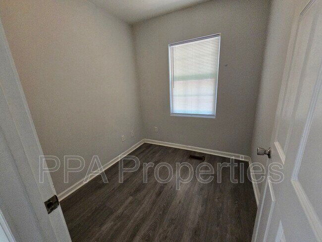 Building Photo - 7122 Ramblewood Dr