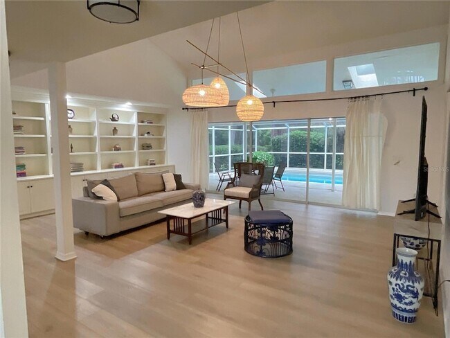 Building Photo - 4489 Oak View Dr