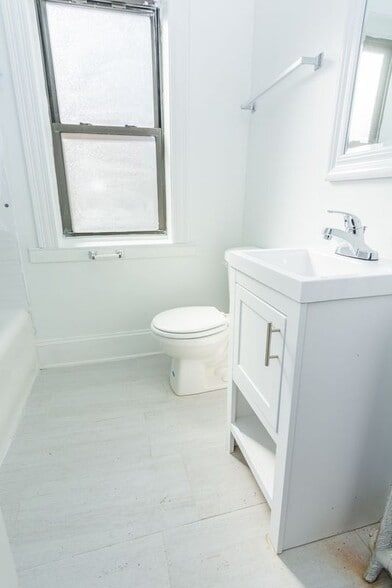 Building Photo - 8209 S Ellis Ave