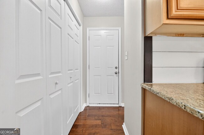 Building Photo - 104 Timber Walk