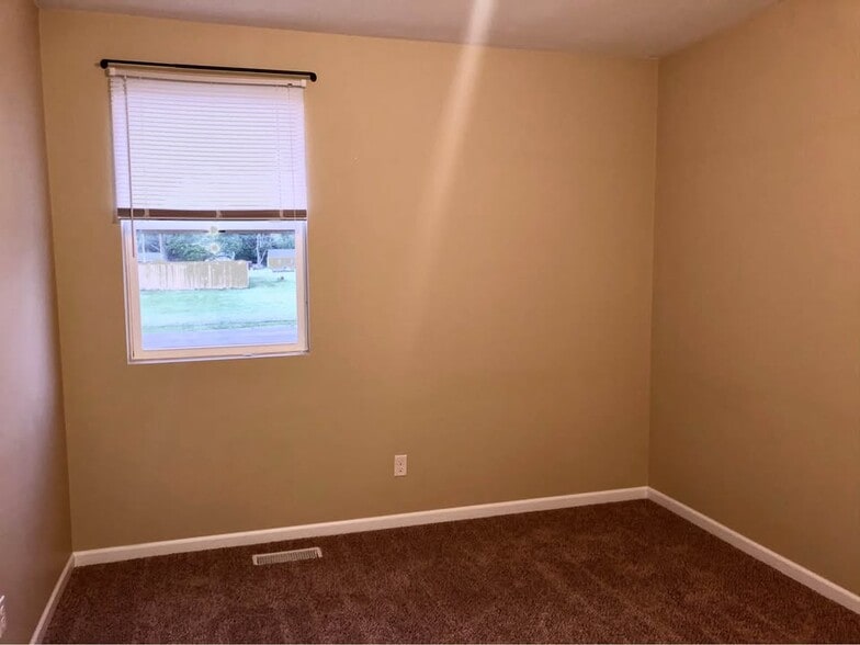 bedroom 1 - 114 S Euclid Ave