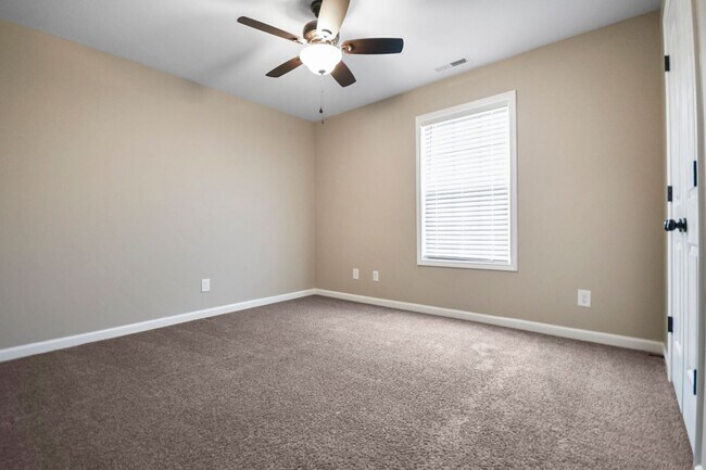 Building Photo - Pet Friendly Four Bedroom!