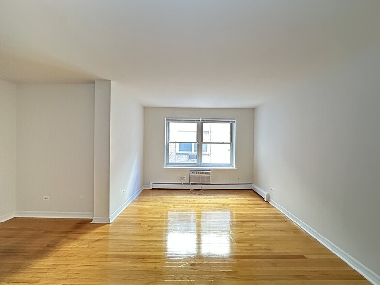 Building Photo - 6830 N Sheridan Rd