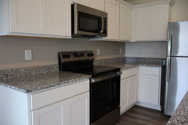 Building Photo - 3413 Baybrooke Dr