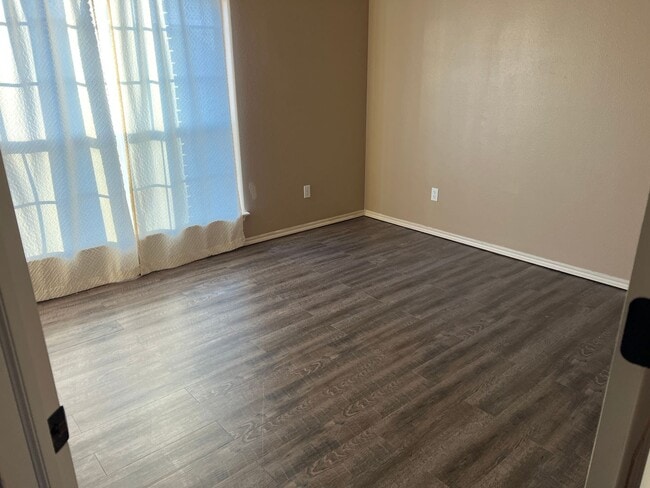 Building Photo - functionality, style, and comfort—3 Bedroo...