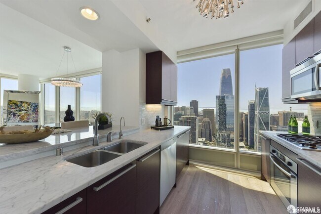 Building Photo - 425 1st St
