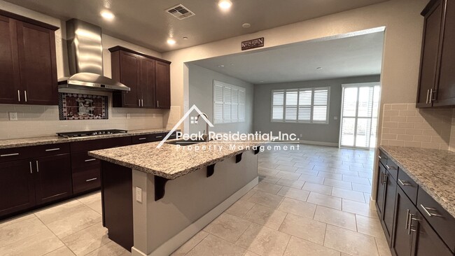 Building Photo - Spacious 4-bedroom home in Natomas with cl...