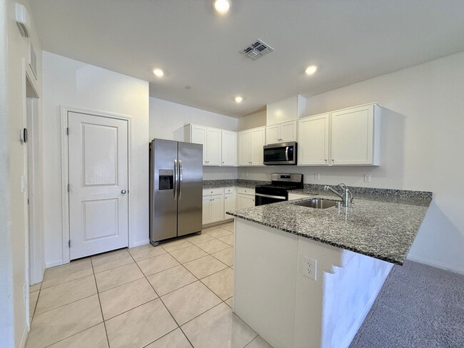 Building Photo - Beautiful Inspirada Townhome! 1/2 off first full month if leased by 5/15/26!