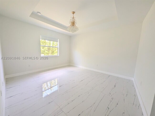 Building Photo - 833 SE 26th Rd