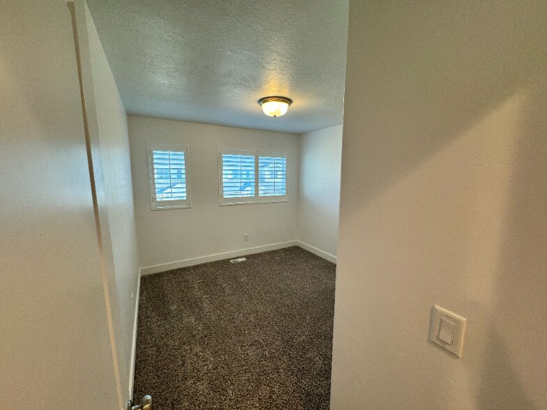 Building Photo - 2080 W 1755 S