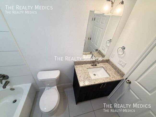 Building Photo - 2481 San Filippo Dr SE