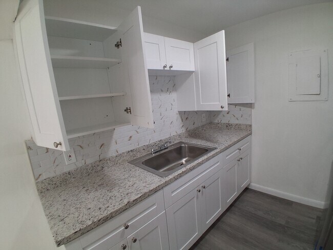 Building Photo - 1333 S Dixie Hwy