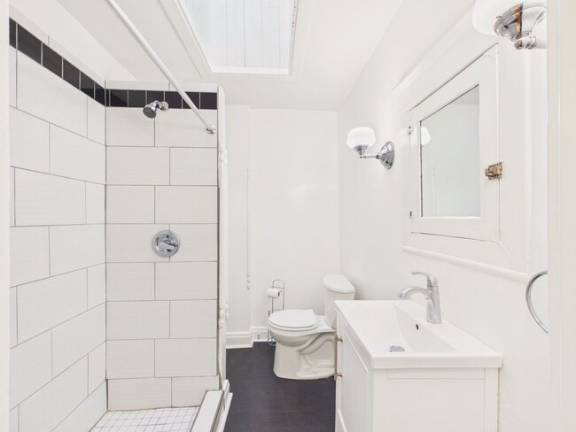 Building Photo - Adorable Single Family on Penn St