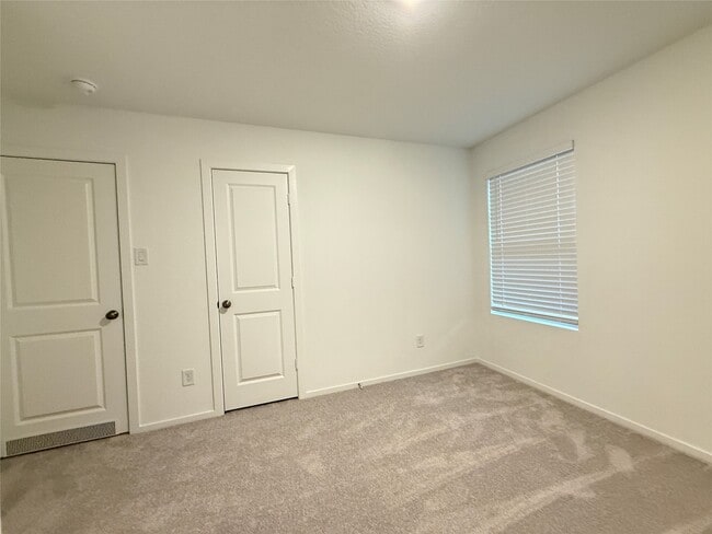 Building Photo - 16802 Old Wagon Wy