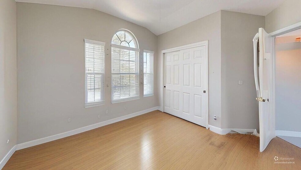 Building Photo - 2105 Huxley Ln