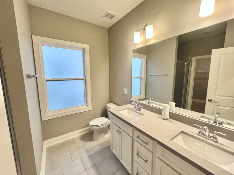 Building Photo - 465 Portsdale Dr