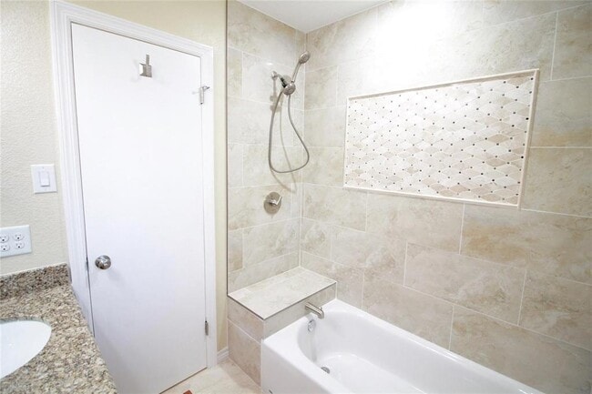 Building Photo - 4523 Donalbain Dr