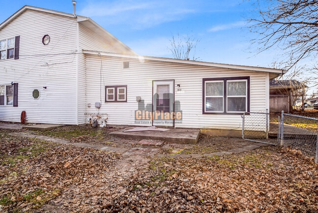 Building Photo - 2633 S Randolph St