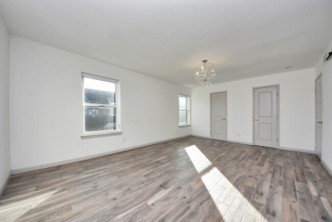 Building Photo - 840 Threadneedle St