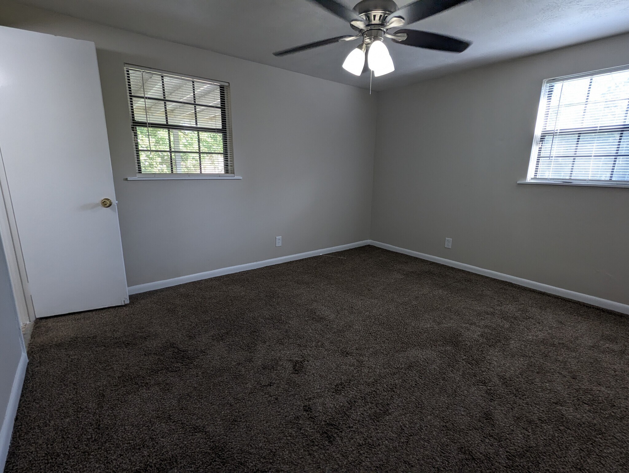 Building Photo - 6941 Delisle Dr