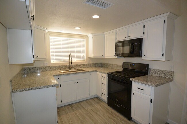 Building Photo - 1711-1715 E Princeton Ct