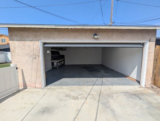 Building Photo - 4829 Gundry Ave