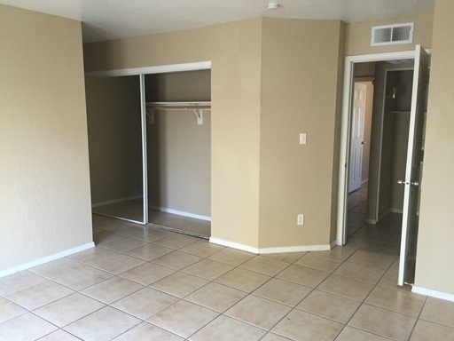 Building Photo - 2 bed 2 bath Town-homes in Central Phoenix...