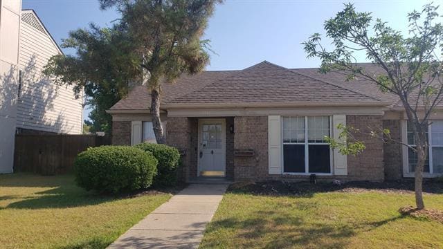 Primary Photo - 2412 Country Hollow Ln
