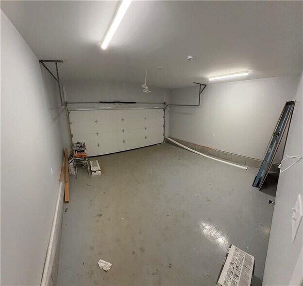 Building Photo - 124 Birch Swamp Rd