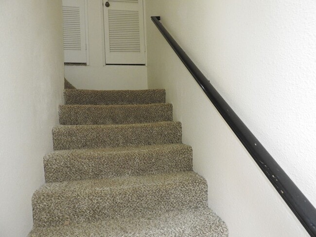 Building Photo - 2 BDR Townhome in Ocean Beach with 2 Car G...