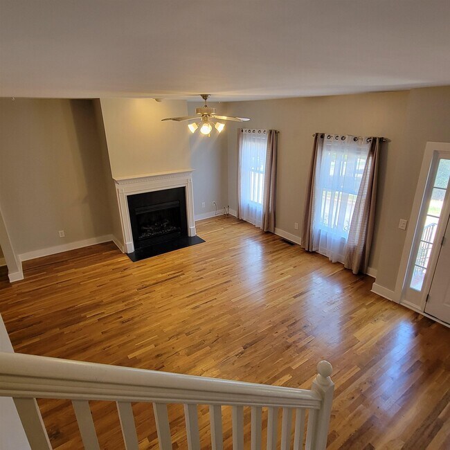 Building Photo - 1111 Surrey Ln