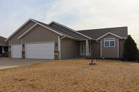 Building Photo - 2204 Rolling Green Ln