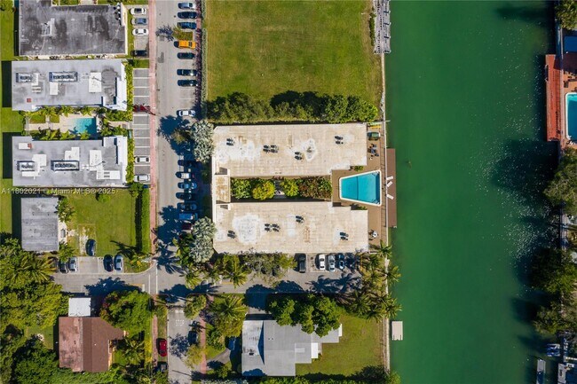 Building Photo - 350 S Shore Dr
