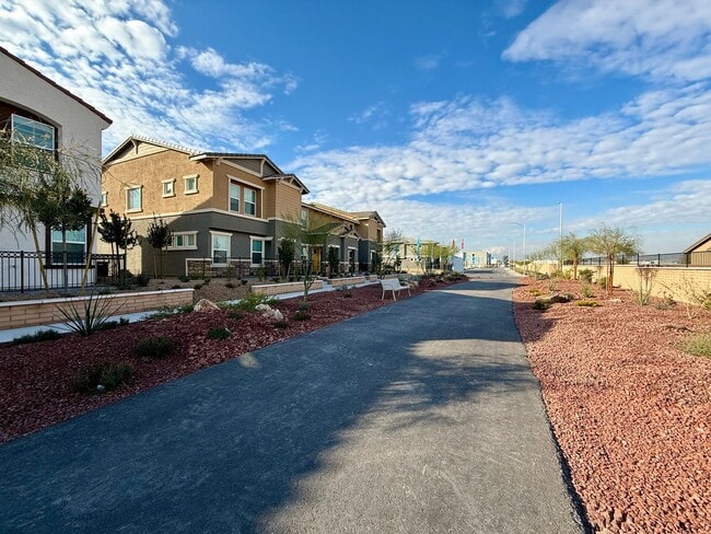 Building Photo - BRAND NEW 3 BED 2.5 BATH 2 CAR GARAGE TOWNHOUSE W/ LOFT IN CADENCE COMMUNITY