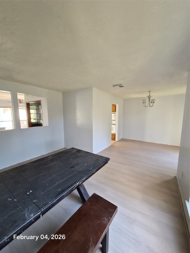 Building Photo - 2923 Edgewood Dr