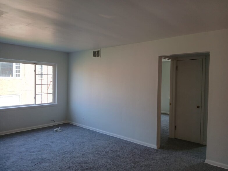 Building Photo - 1950 Nelawood Rd