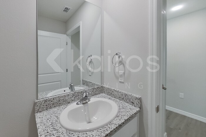 Building Photo - 8700 SW 43rd Ter